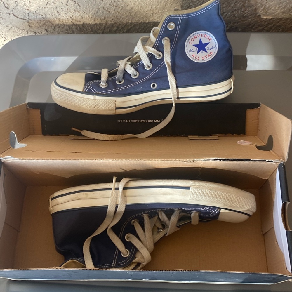 Women’s converse size 8, barely used with box.  Blue